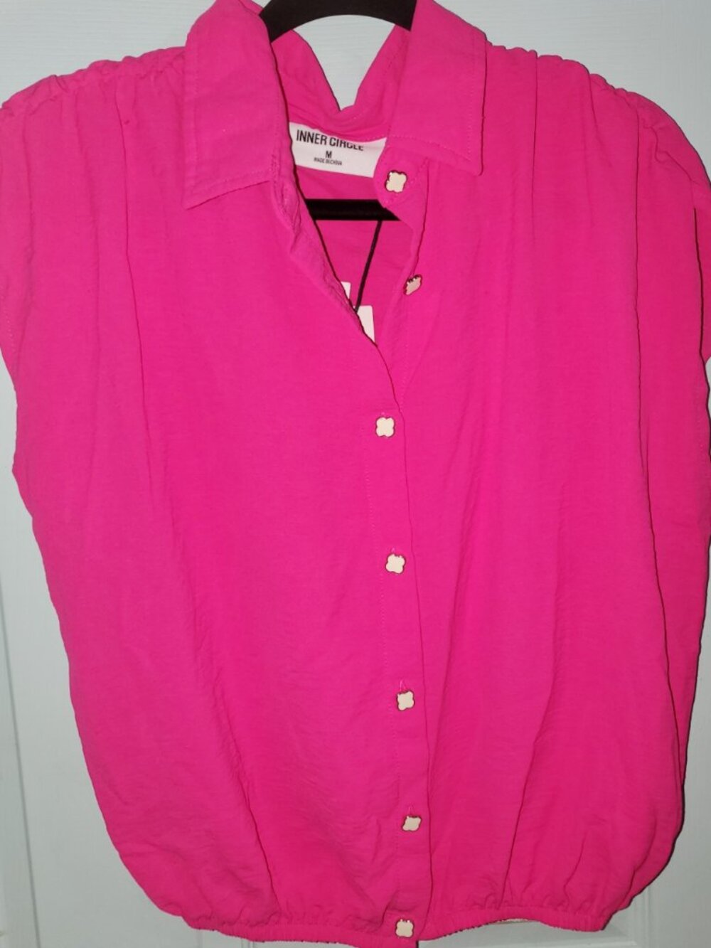 Inner circle sz M Pink button up blouse sleeveless